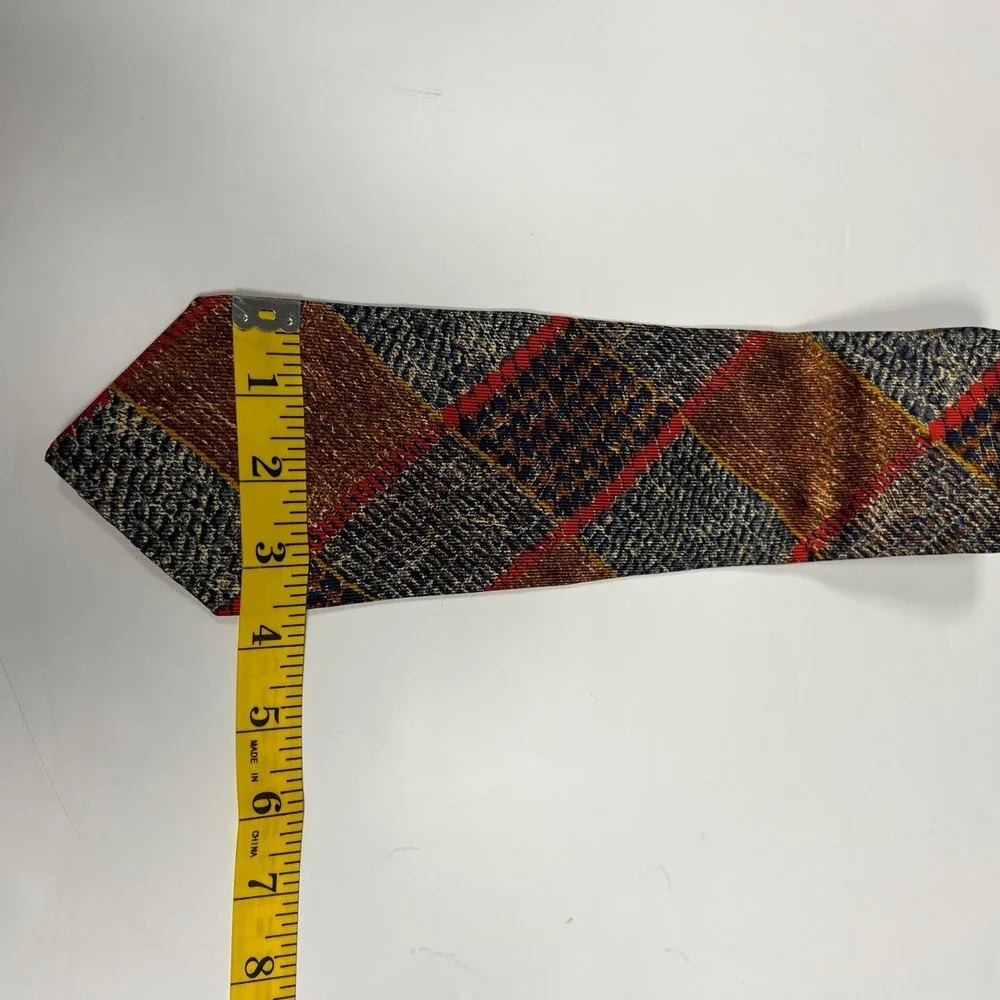 Hugo Boss Silk Necktie Plaid Pattern‎ Designer Made in Italy